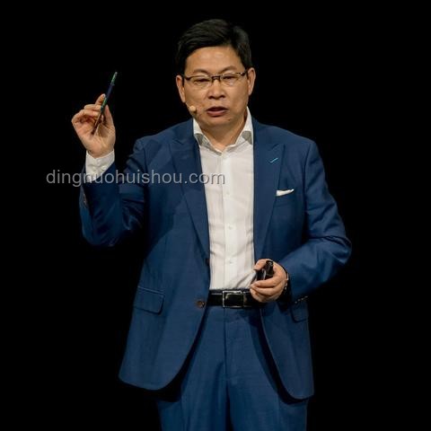 雷军疑似回应余承东：汽车行业的跨界竞争与质量标准之争